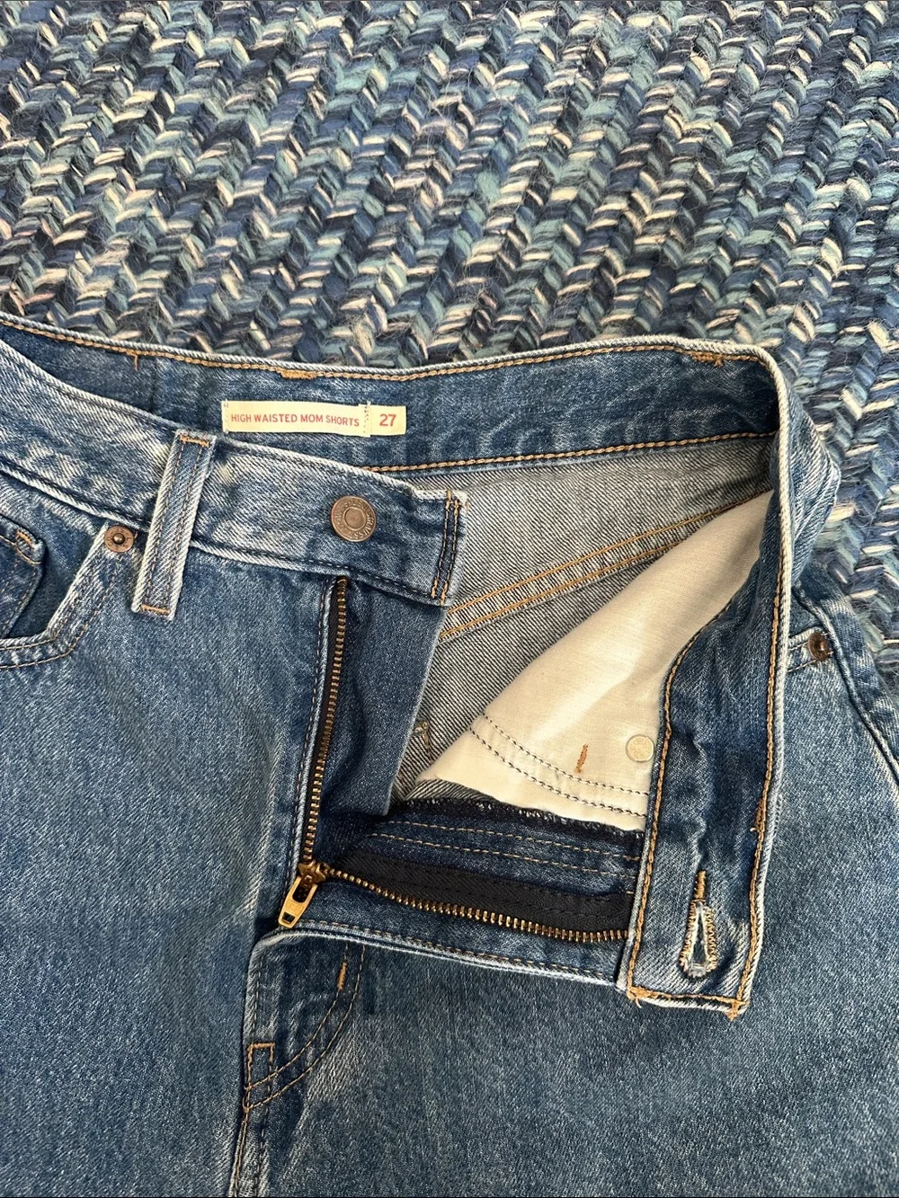 Levis High Waisted Mom Shorts Size 27